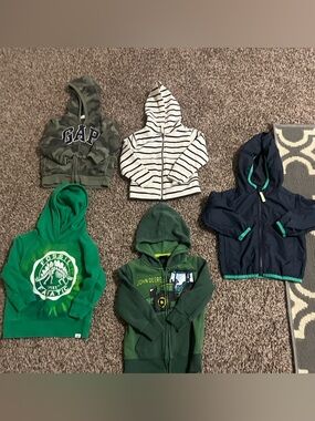 2t lot of jackets /hoodies gap,crew cuts, John Deere brand
